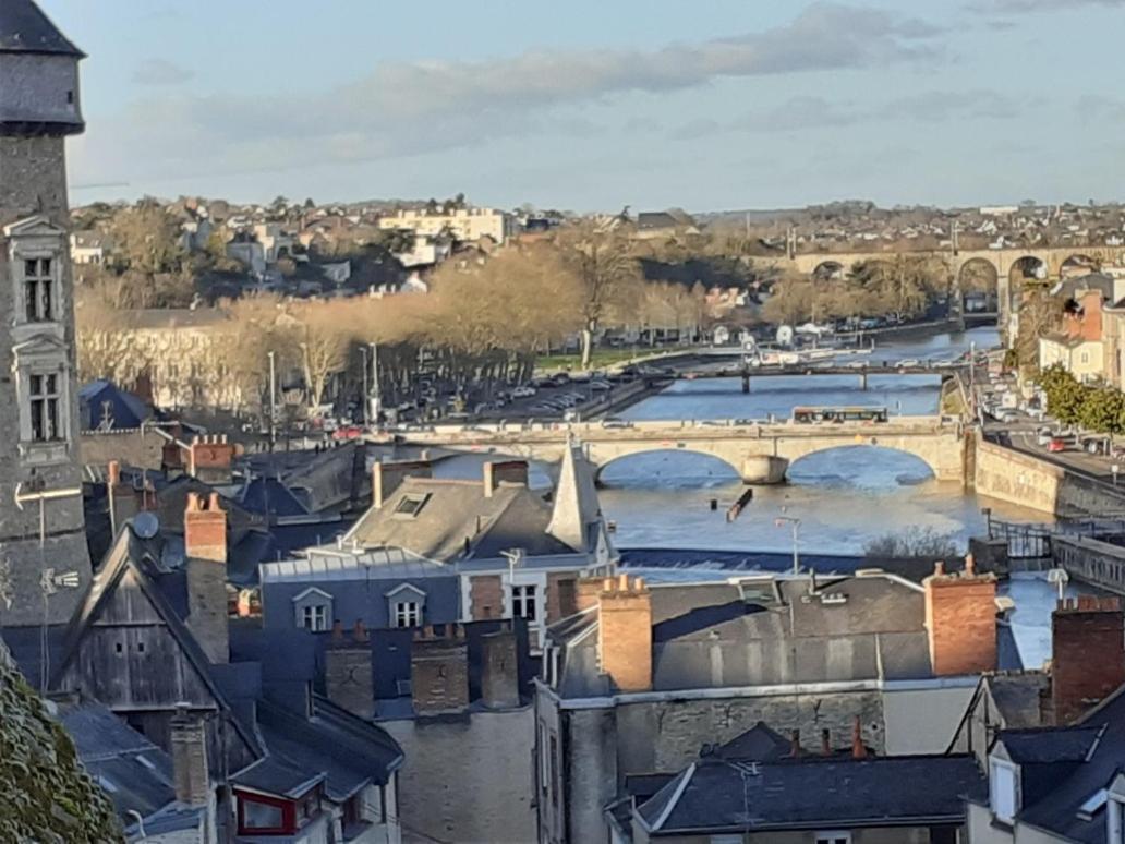 Appartement Rien Que Pour Vous Proche Centre Ville 拉瓦勒 外观 照片